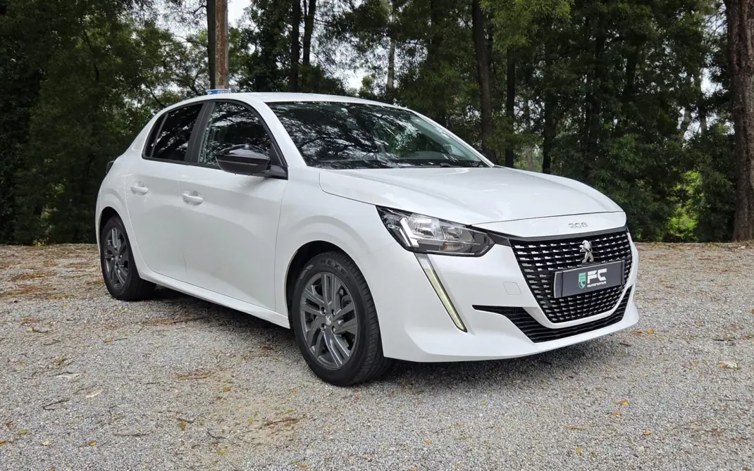 Peugeot 208 2022 - 13850 EUR, 99000 km - AUTO.MOTO.pt - 99000km - foto 1 de 9