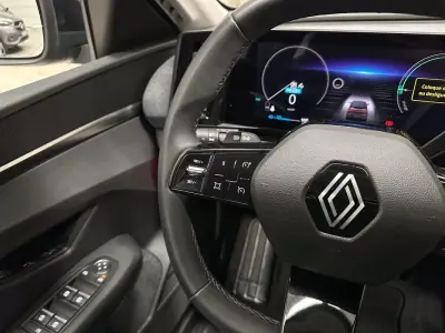 Renault Mégane E-Tech 2023 - 21950 EUR, 62742 km - AUTO.MOTO.pt - 62742km - foto 47 de 52