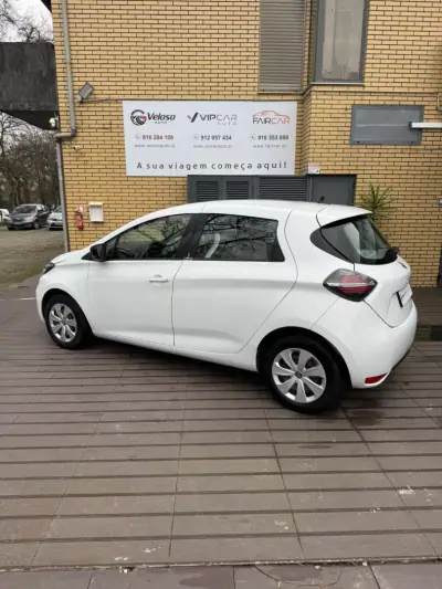 Renault Zoe 2022 - 16450 EUR, 67207 km - AUTO.MOTO.pt - 67207km - foto 2 de 11