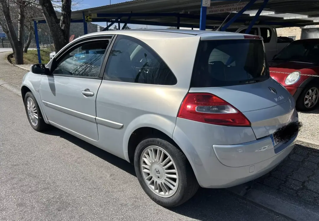 Renault Mégane 2003 - 2999 EUR, 330000 km - AUTO.MOTO.pt - 330000km - foto 3 de 10