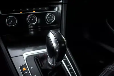 Volkswagen Golf 2015 - 24990 EUR, 83192 km - AUTO.MOTO.pt - 83192km - foto 27 de 45