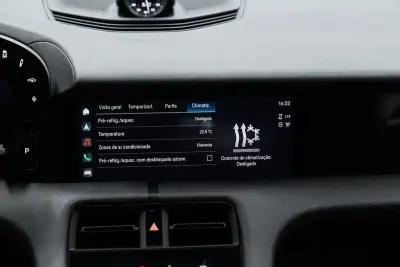 Porsche Taycan 2024 - 84950 EUR, 8000 km - AUTO.MOTO.pt - 8000km - foto 49 de 58