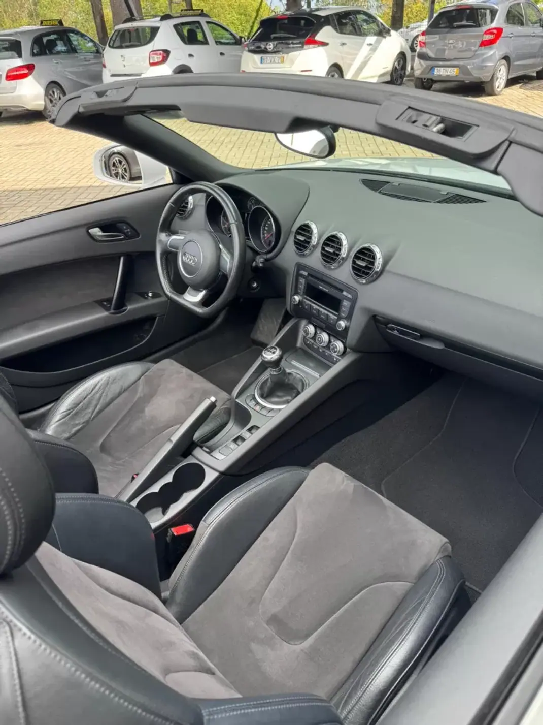 Audi TT Roadster 2011 - 15900 EUR, 207500 km - AUTO.MOTO.pt - 207500km - foto 11 de 12
