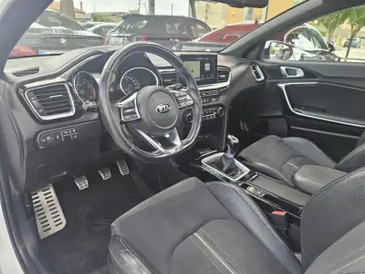Kia ProCeed 2020 - 17400 EUR, 119400 km - AUTO.MOTO.pt - 119400km - foto 35 de 69