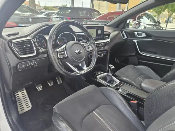 Kia ProCeed 2020 - 17400 EUR, 119400 km - AUTO.MOTO.pt - 119400km - foto 35 de 69