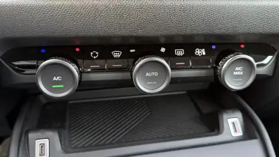 Citroën e-C4 2022 - 20900 EUR, 23500 km - AUTO.MOTO.pt - 23500km - foto 34 de 51