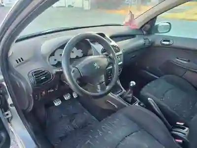 Peugeot 206 2005 - 3500 EUR, 232000 km - AUTO.MOTO.pt - 232000km - foto 11 de 20