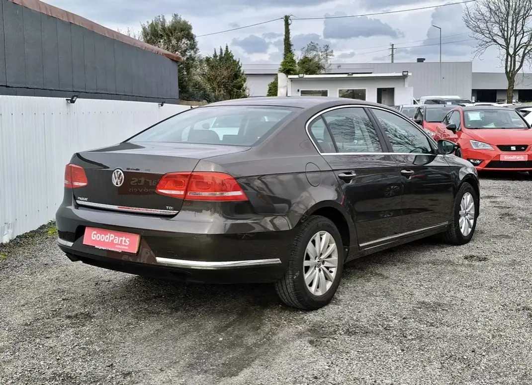 Volkswagen Passat 2012 - 8490 EUR, 296803 km - AUTO.MOTO.pt - 296803km - foto 8 de 27