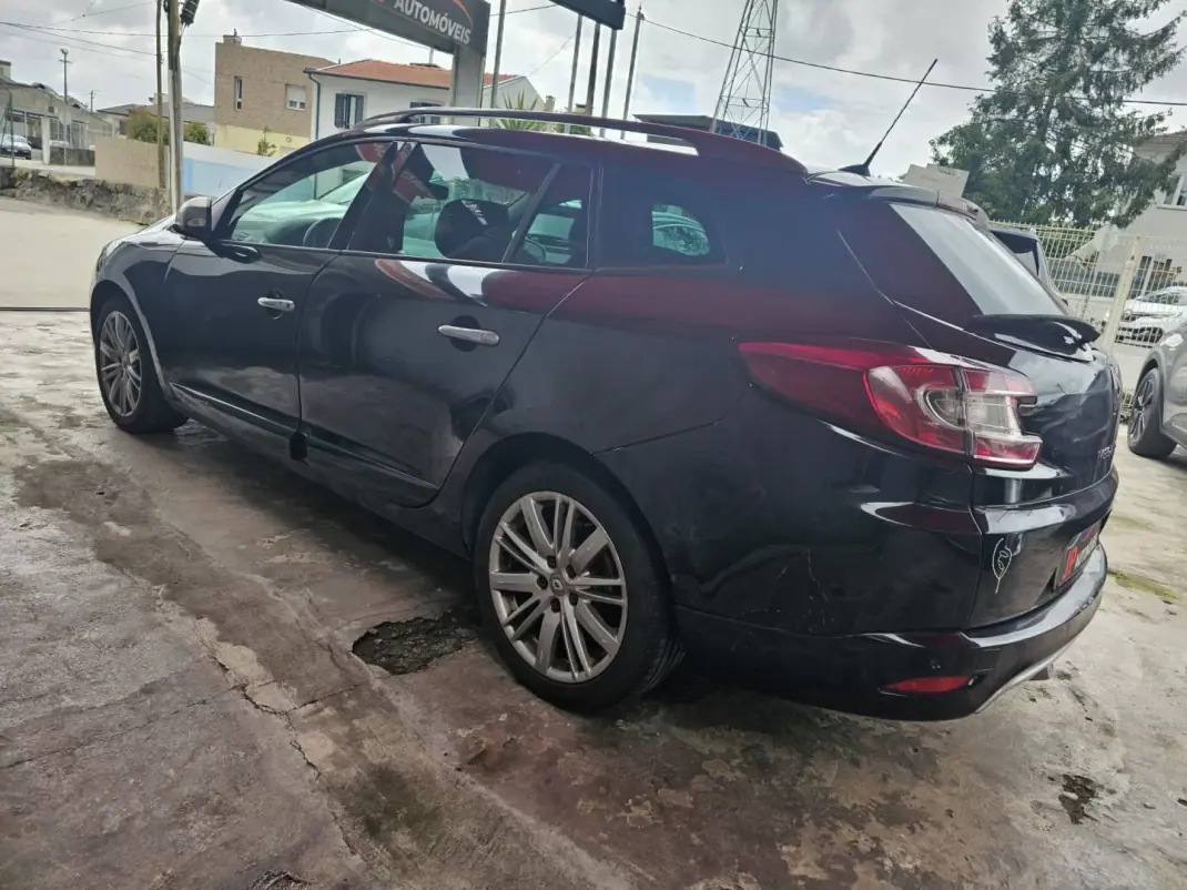 Renault Mégane Sport Tourer 2013 - 4250 EUR, 314000 km - AUTO.MOTO.pt - 314000km - foto 5 de 13