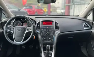 Opel Astra Sports Tourer 2013 — photo 6 of 16