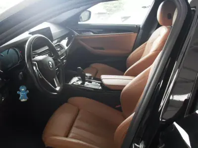 BMW 520 2017 - 26950 EUR, 80835 km - AUTO.MOTO.pt - 80835km - foto 8 de 38
