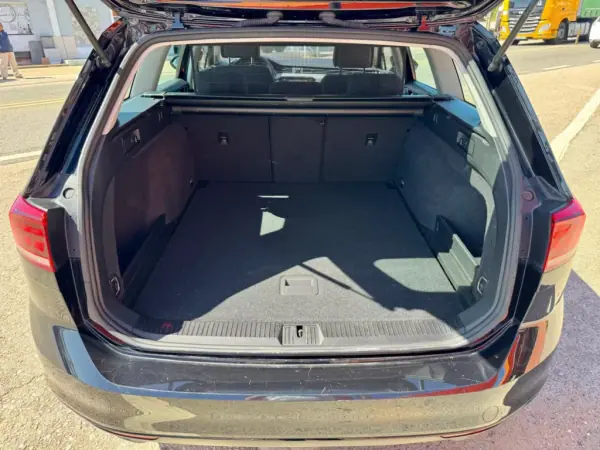 Volkswagen Passat Variant 2021 - 24950 EUR, 123074 km - AUTO.MOTO.pt - 123074km - foto 10 de 10