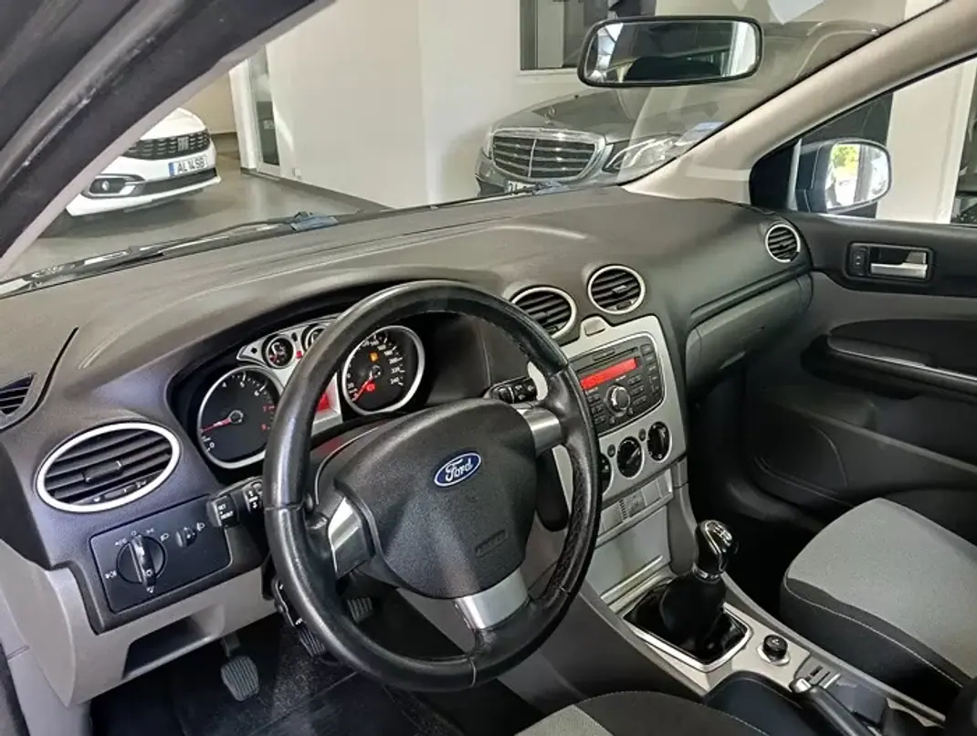 Ford Focus SW 2010 - 5990 EUR, 112000 km - AUTO.MOTO.pt - 112000km - foto 16 de 51