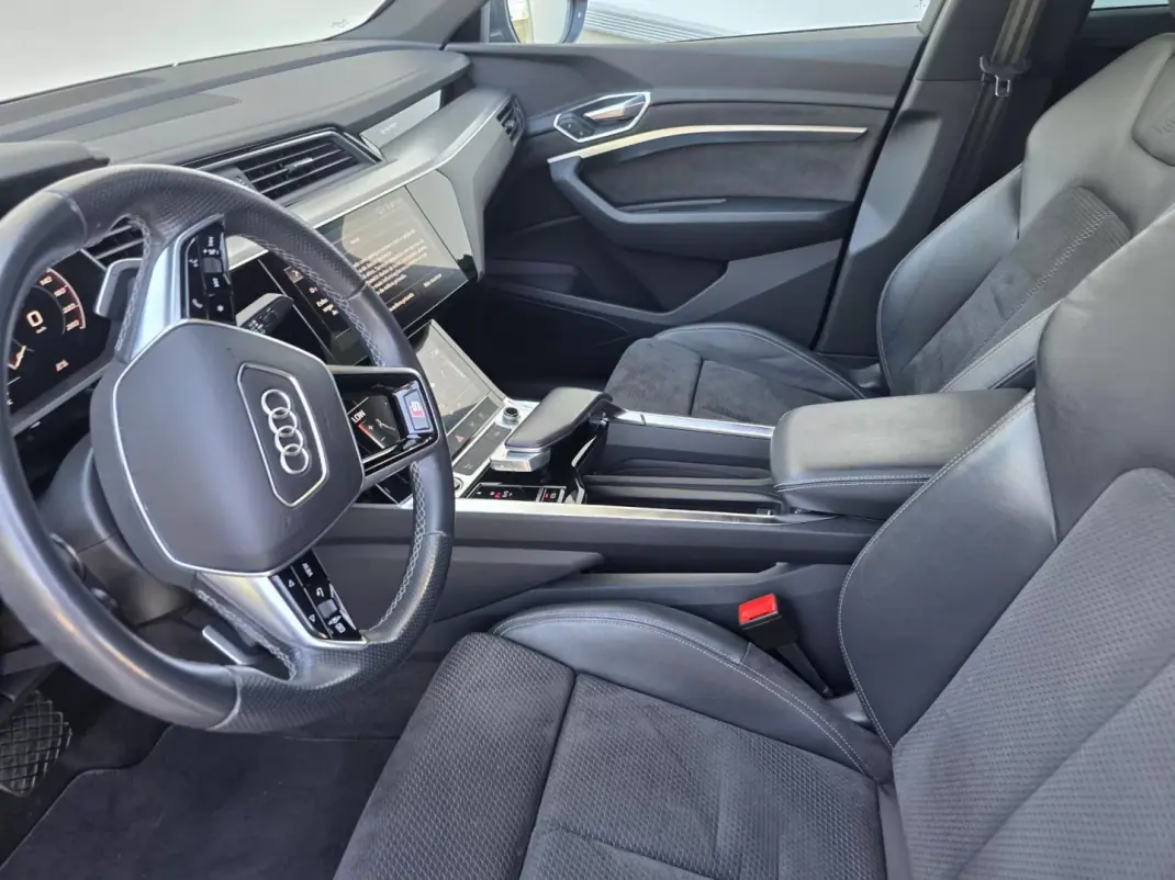 Audi e-tron 2021 - 32900 EUR, 120000 km - 120000km - foto 27 de 51