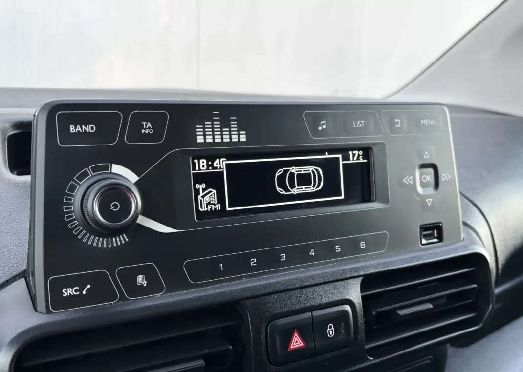 Peugeot PARTNER 1.6 BLUEHDI 3 LUGARES 2019 - 13900 EUR, 97000 km - AUTO.MOTO.pt - 97000km - foto 25 de 34