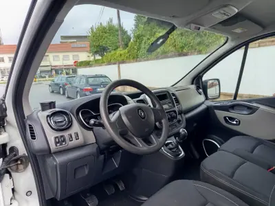 Renault Trafic 2018 - 16490 EUR, 152226 km - AUTO.MOTO.pt - 152226km - foto 13 de 17