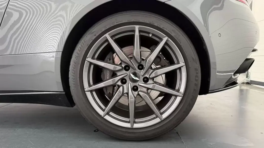 Aston Martin DB11 Coupé 2020 - 149990 EUR, 48409 km - 48409km - foto 17 de 38