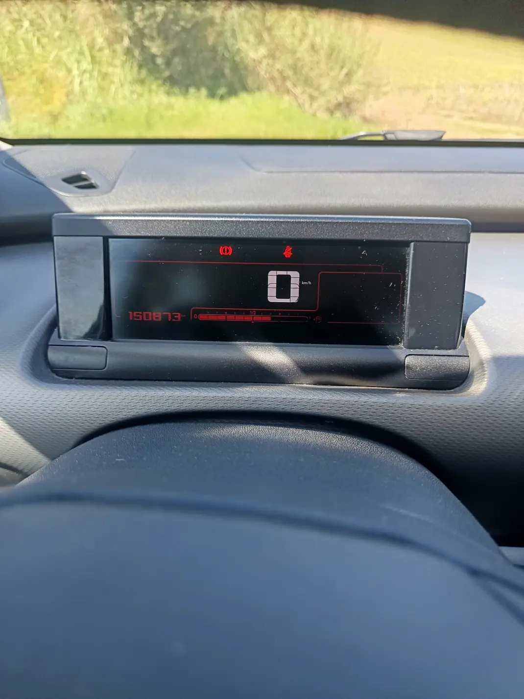 Citroën C4 Cactus 2016 - 9000 EUR, 151000 km - AUTO.MOTO.pt - 151000km - foto 9 de 14