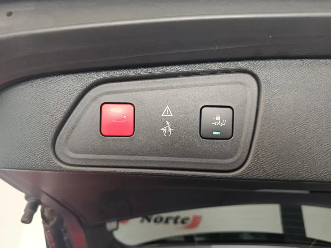 Peugeot 3008 2018 - 20300 EUR, 139000 km - 139000km - foto 14 de 31