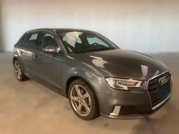 Audi A3 Sportback 2019 - 18500 EUR, 184500 km - AUTO.MOTO.pt - 184500km - foto 2 de 11
