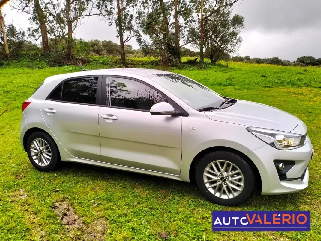 Kia Rio 2021 - 14450 EUR, 70980 km - AUTO.MOTO.pt - 70980km - foto 10 de 32