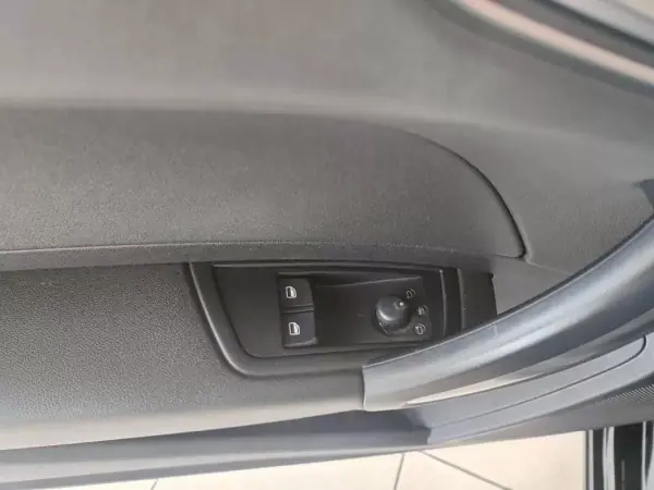 Audi A1 2011 - 8650 EUR, 215600 km - AUTO.MOTO.pt - 215600km - foto 20 de 32