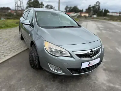 Opel Astra Sports Tourer 2011 - 7490 EUR, 175851 km - AUTO.MOTO.pt - 175851km - foto 5 de 21