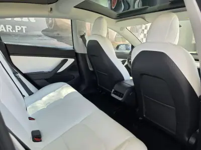 Tesla Model 3 2020 - 23900 EUR, 133000 km - AUTO.MOTO.pt - 133000km - foto 14 de 17
