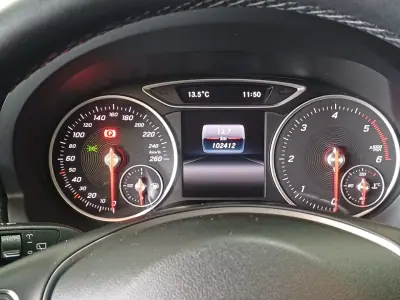 Mercedes-Benz A 180 2017 - 17490 EUR, 102325 km - AUTO.MOTO.pt - 102325km - foto 6 de 13