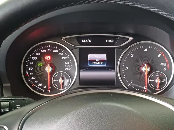 Mercedes-Benz A 180 2017 - 17490 EUR, 102325 km - AUTO.MOTO.pt - 102325km - foto 6 de 13