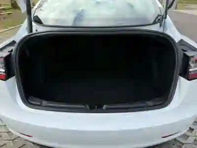 Tesla Model 3 2022 - 33500 EUR, 70000 km - AUTO.MOTO.pt - 70000km - foto 18 de 30