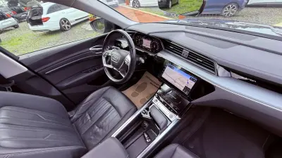Audi e-tron Sportback 2020 - 31990 EUR, 80000 km - AUTO.MOTO.pt - 80000km - foto 37 de 43
