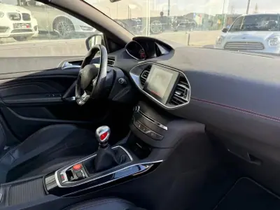 Peugeot 308 2015 - 19500 EUR, 120000 km - AUTO.MOTO.pt - 120000km - foto 26 de 36