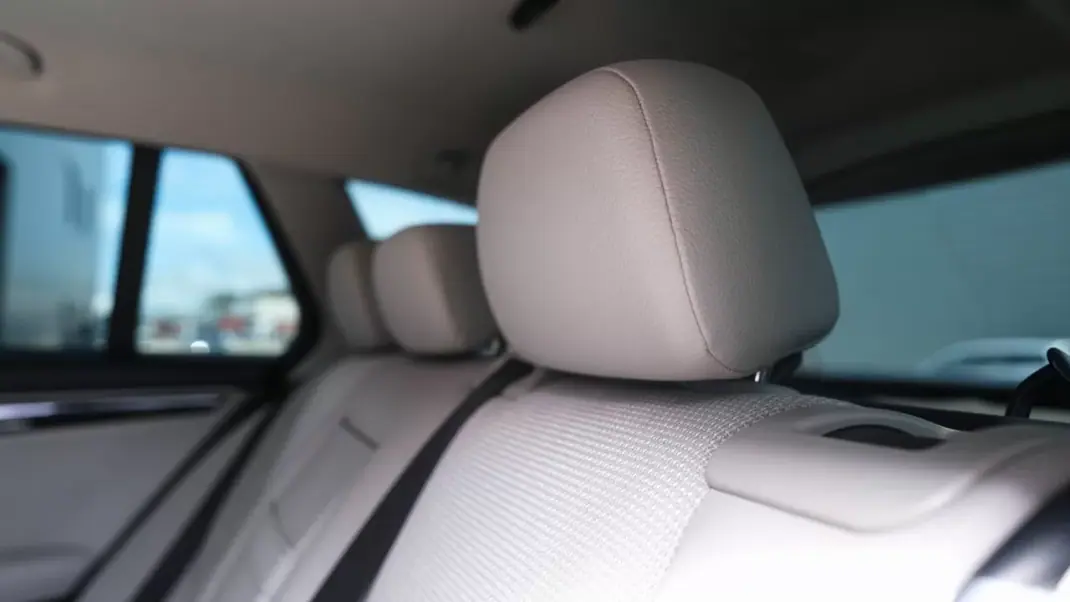 Mercedes-Benz C 220 2013 - 11500 EUR, 242000 km - 242000km - foto 19 de 23