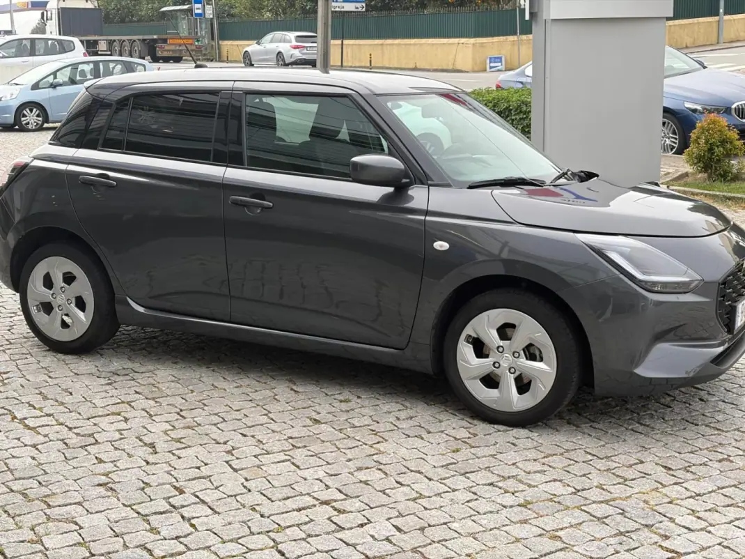 Suzuki Swift 2025 - 18900 EUR, 7000 km - AUTO.MOTO.pt - 7000km - foto 4 de 15