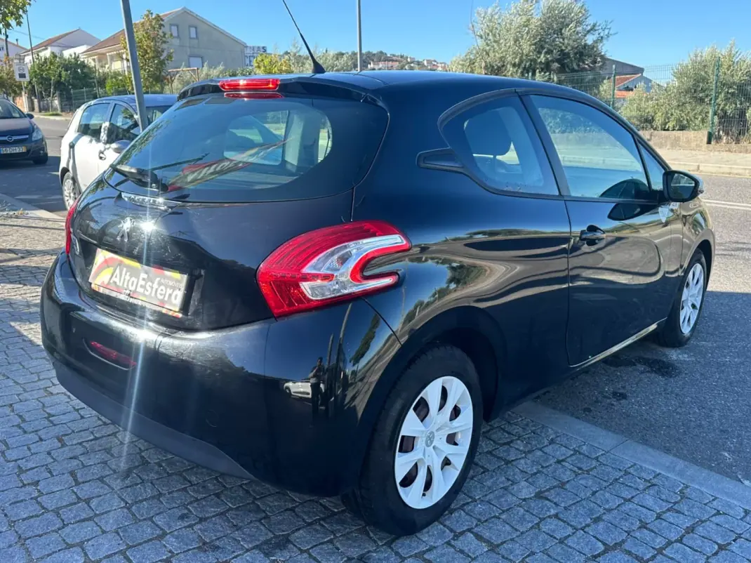 Peugeot 208 2014 - 9900 EUR, 73804 km - 73804km - foto 6 de 29
