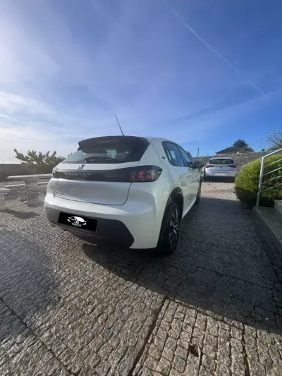 Peugeot e-208 2020 - 13500 EUR, 99999 km - AUTO.MOTO.pt - 99999km - foto 4 de 18