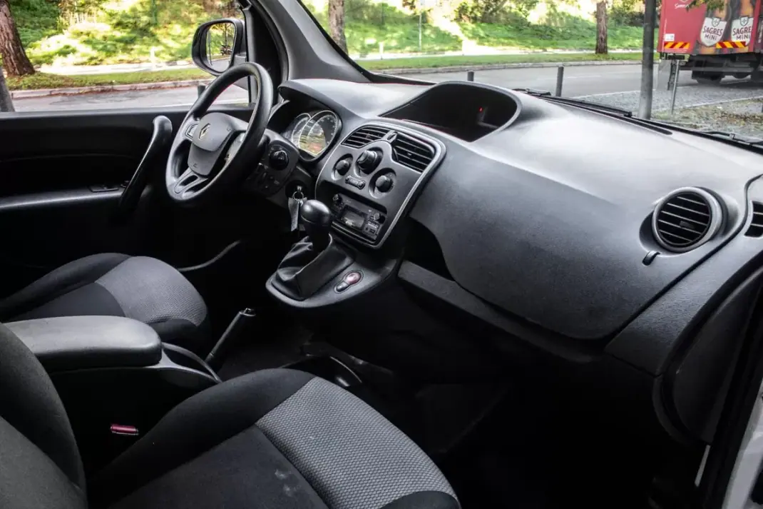 Renault Kangoo E-Tech 2020 - 9990 EUR, 57785 km - AUTO.MOTO.pt - 57785km - foto 24 de 28