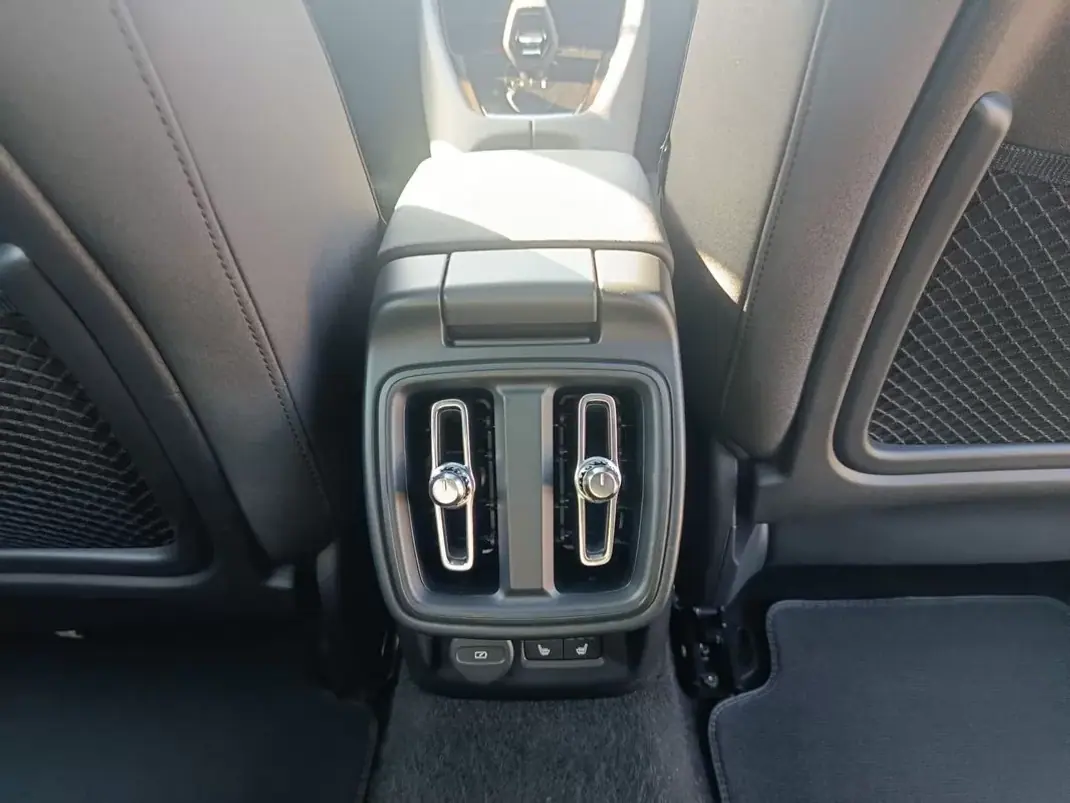 Polestar 2 2021 - 25500 EUR, 90000 km - AUTO.MOTO.pt - 90000km - foto 14 de 31