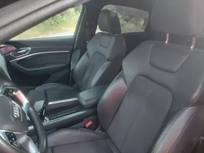 Audi e-tron Sportback 2021 - 35300 EUR, 123480 km - AUTO.MOTO.pt - 123480km - foto 9 de 15