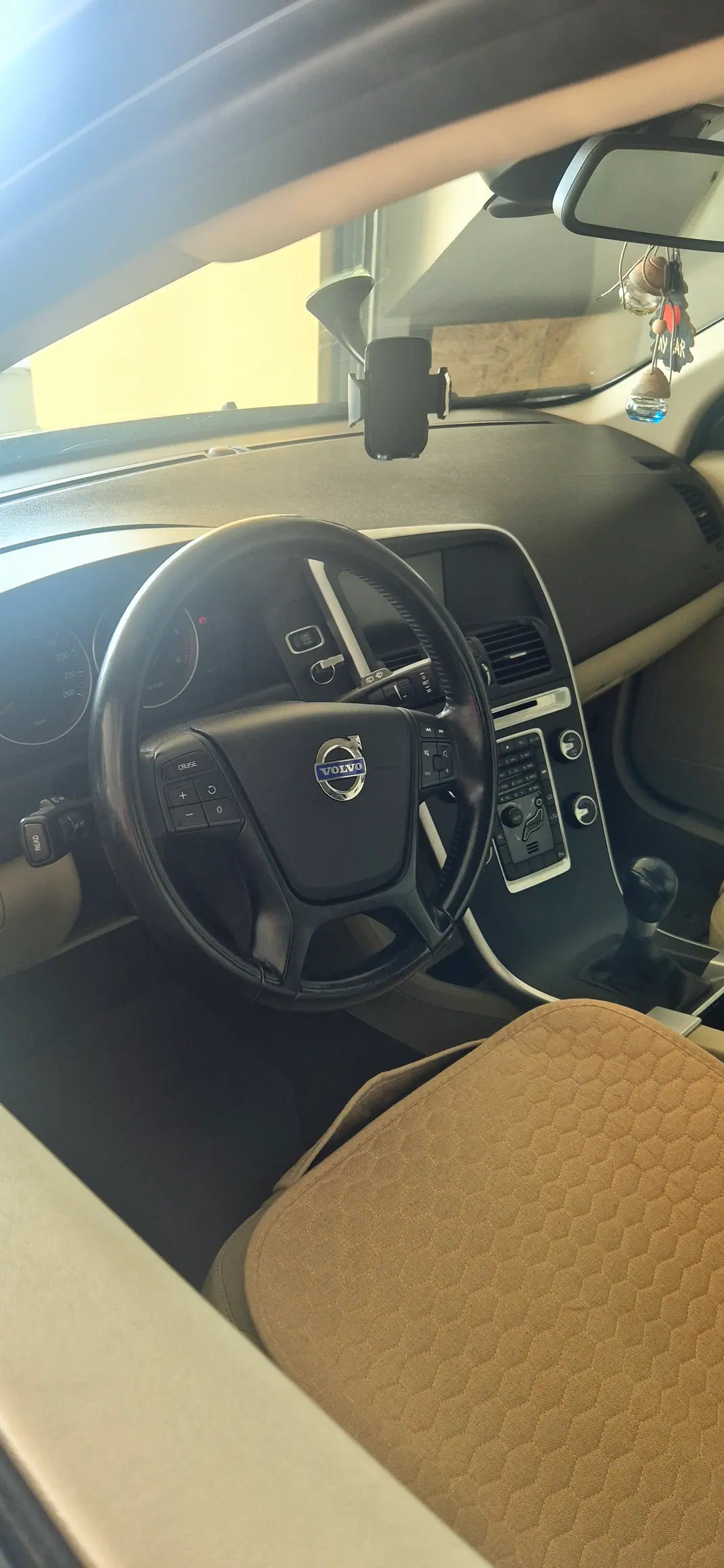 Volvo XC 60 2010 - 10900 EUR, 251000 km - AUTO.MOTO.pt - 251000km - foto 3 de 6