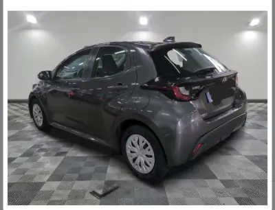 Toyota Yaris 2021 — photo 6 of 14