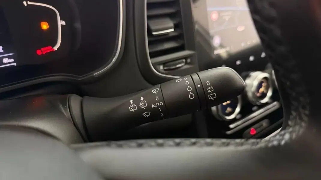 Renault Mégane Sport Tourer 2020 - 13990 EUR, 137993 km - AUTO.MOTO.pt - 137993km - foto 32 de 32