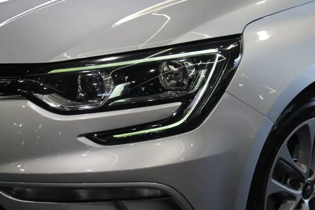 Renault Mégane Sport Tourer 2020 - 14900 EUR, 135000 km - 135000km - foto 4 de 36