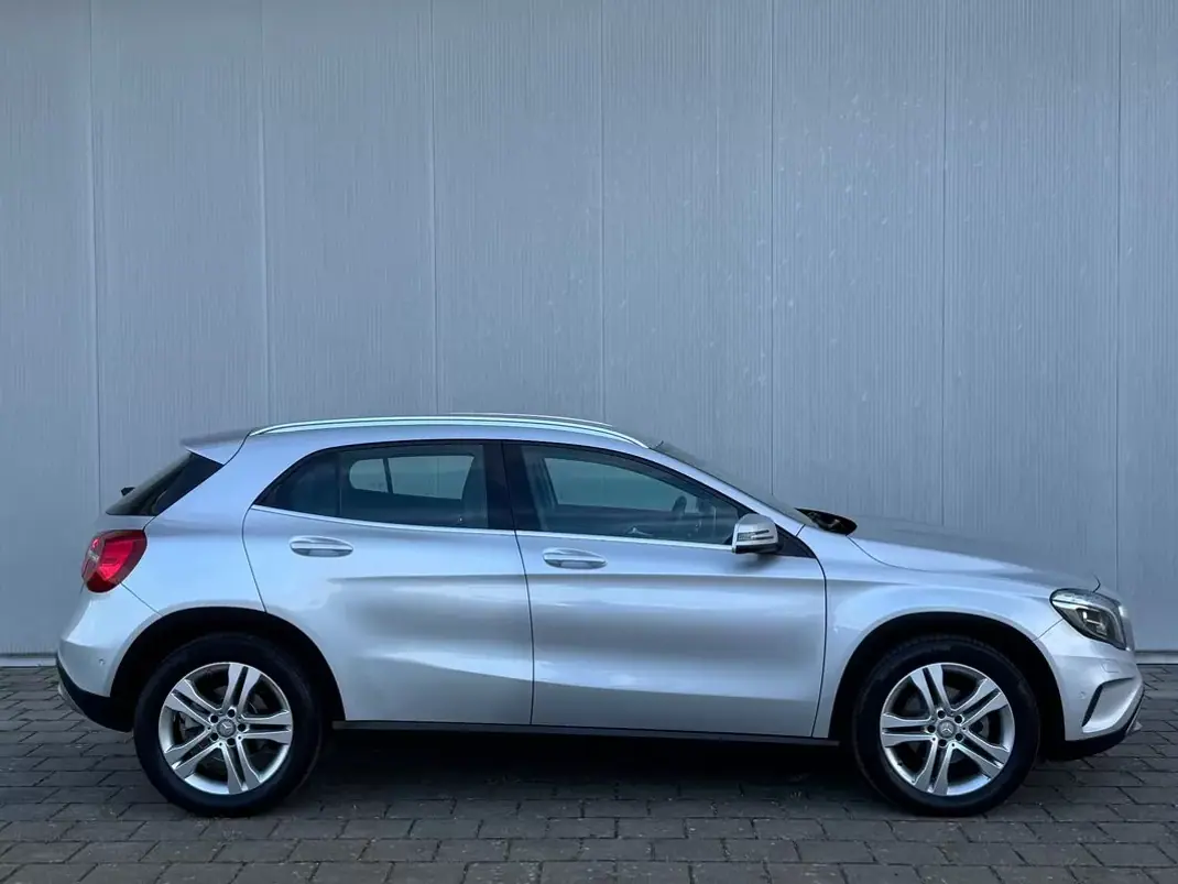 Mercedes-Benz GLA 180 2016 - 19950 EUR, 80000 km - AUTO.MOTO.pt - 80000km - foto 4 de 26