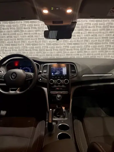 Renault Mégane Sport Tourer 2020 - 12990 EUR, 105000 km - AUTO.MOTO.pt - 105000km - foto 13 de 15