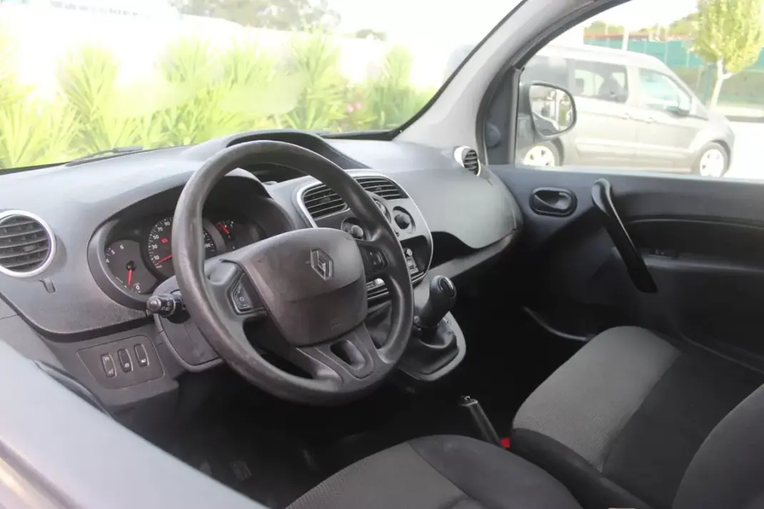 Renault KANGOO 1.5DCI 3L C/IVA 2019 - 8902 EUR, 175000 km - AUTO.MOTO.pt - 175000km - foto 17 de 23