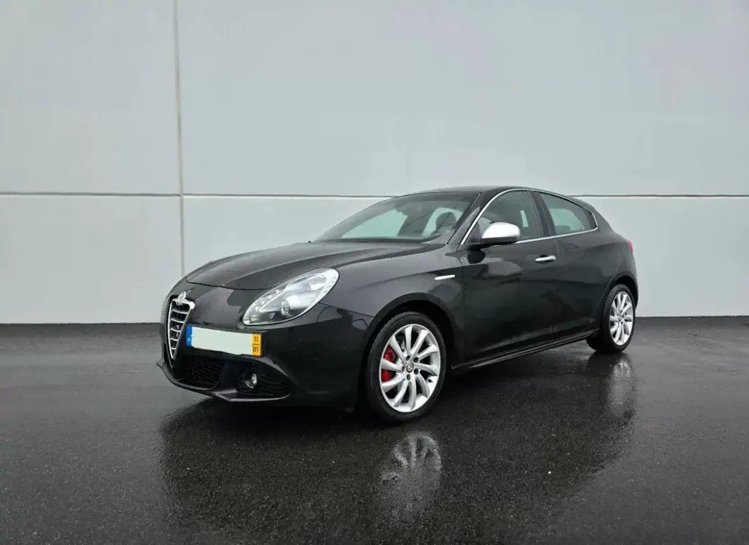 Alfa Romeo Giulietta 2011 - 5990 EUR, 200000 km - AUTO.MOTO.pt - 200000km - foto 1 de 23