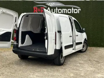 Peugeot Partner 1.6 BlueHdi 3 Lug 2018 - 9800 EUR, 200000 km - AUTO.MOTO.pt - 200000km - foto 6 de 20