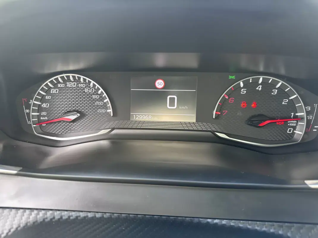 Peugeot 2008 2020 - 14900 EUR, 129000 km - AUTO.MOTO.pt - 129000km - foto 34 de 56